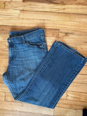 Old Navy The Flirt Bootcut Medium Wash 16 Short Jeans